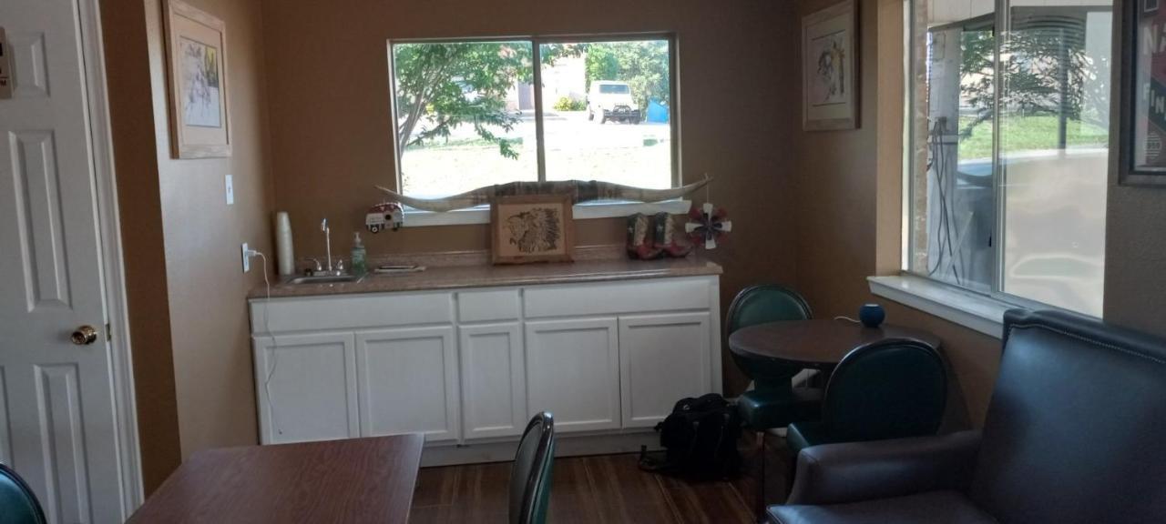 Glen Rose Inn & Suites 외부 사진
