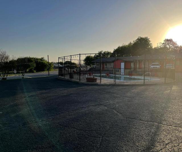Glen Rose Inn & Suites 외부 사진